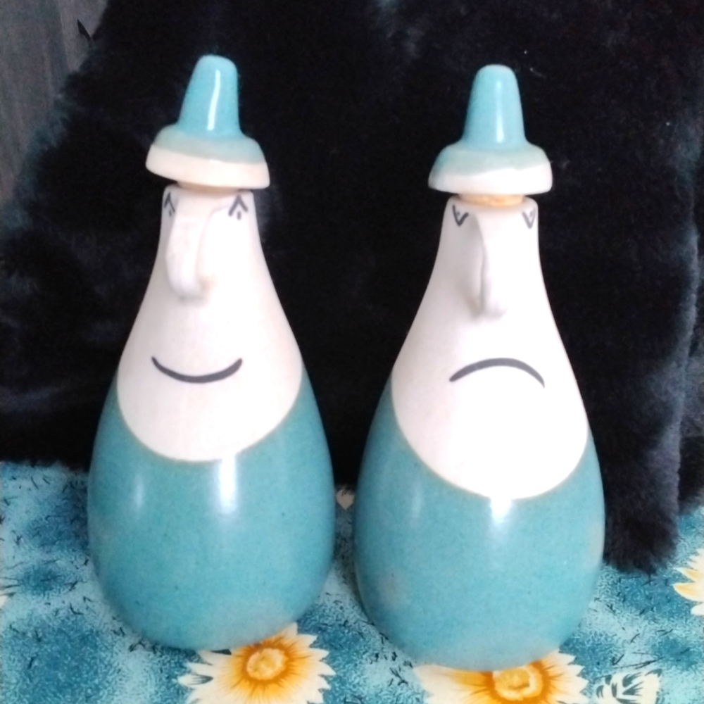 Vintage Bennington Pottery Oil/Vinegar Set
